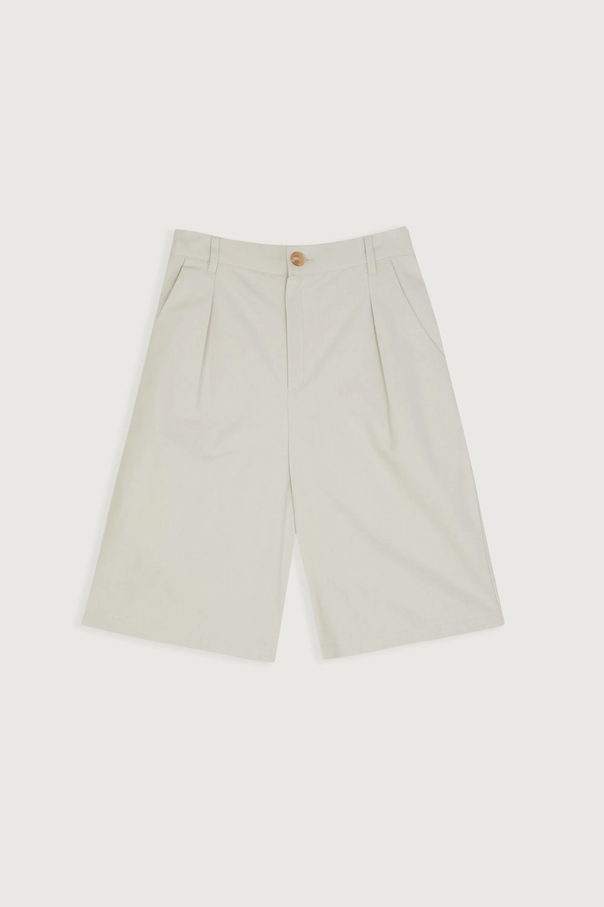 FRONT PLEAT BERMUDA SHORT