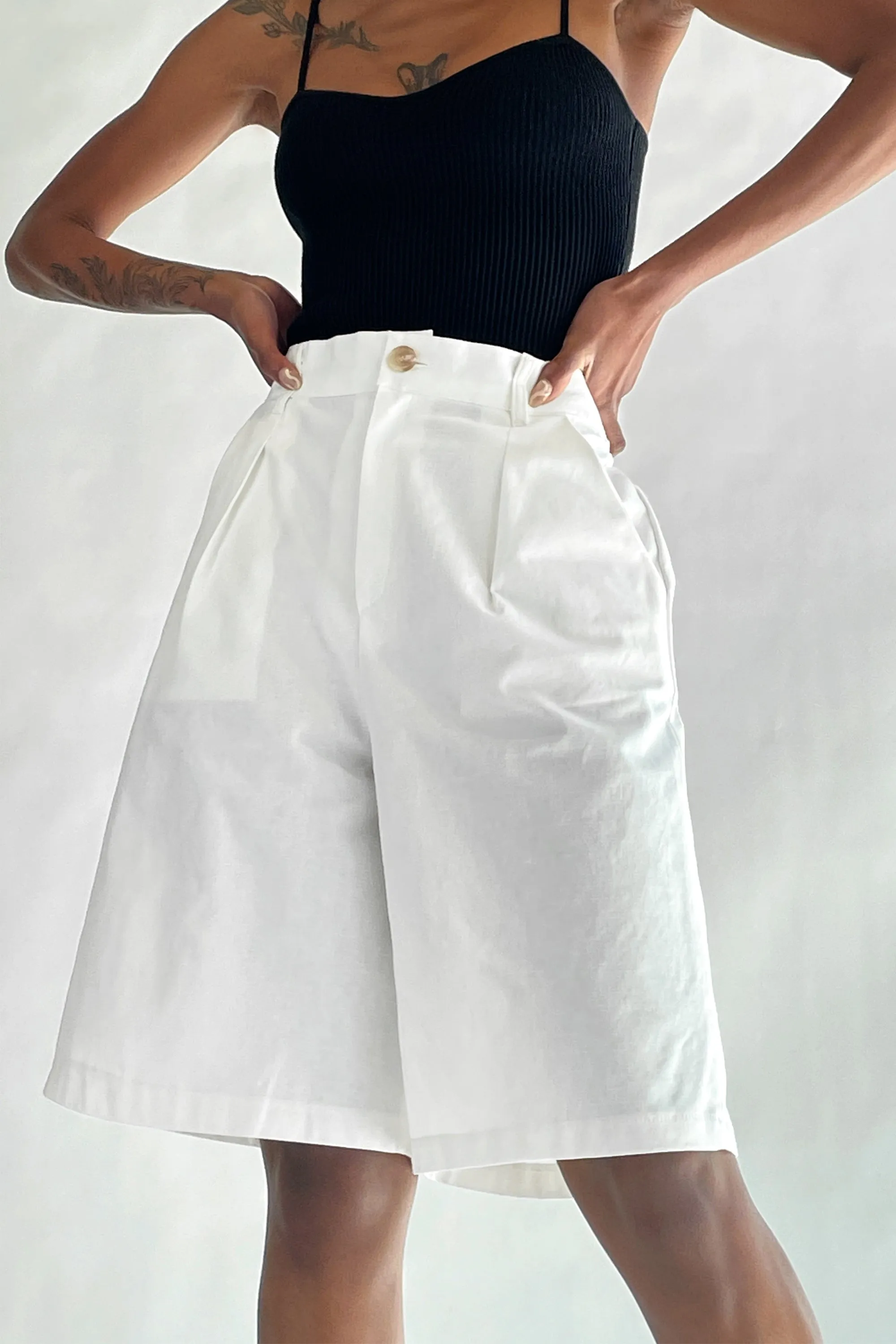 FRONT PLEAT BERMUDA SHORT